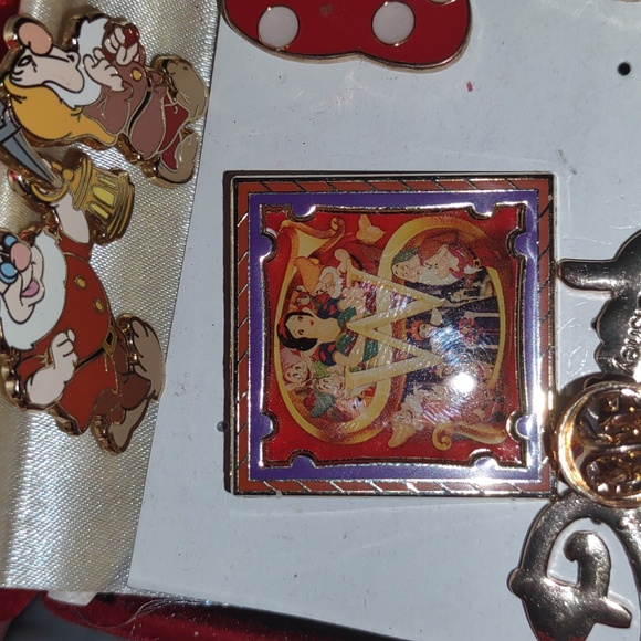 Authentic antique Disney pins snow-white and the seven dwarfs - Picture 4 of 4